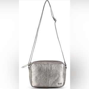 The Sak De Young Leather Camera Bag